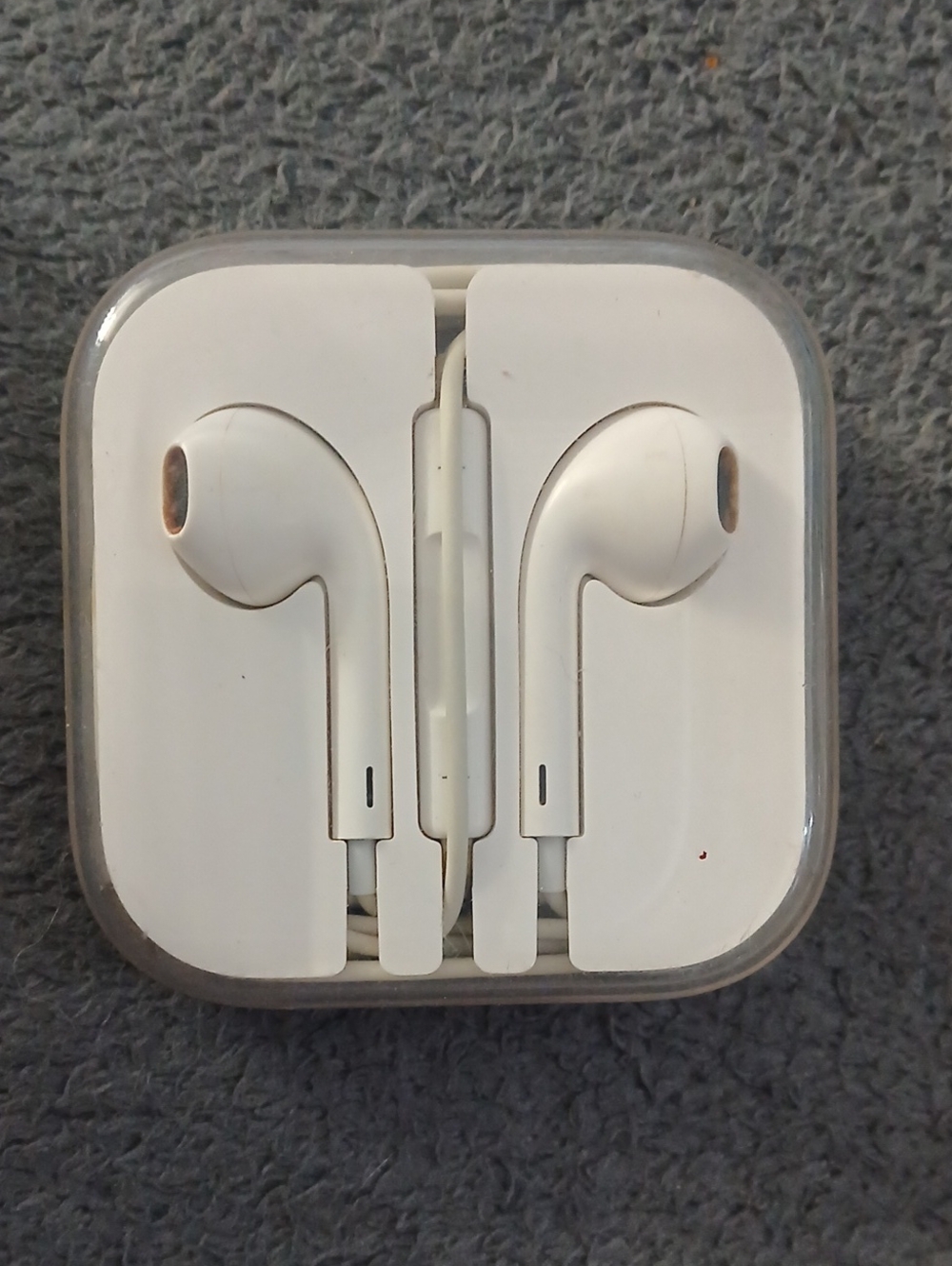 Apple White Earbuds with Inline Remote and Clear Carry Case